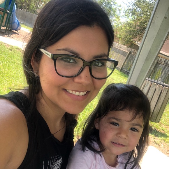 Meet your Posher, Araly - Picture 1 of 8